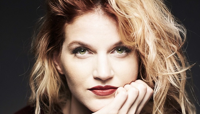 Chiara Galiazzo presenta “Nessun posto è casa mia” e porta un pizzico di magia a Villa Bertelli