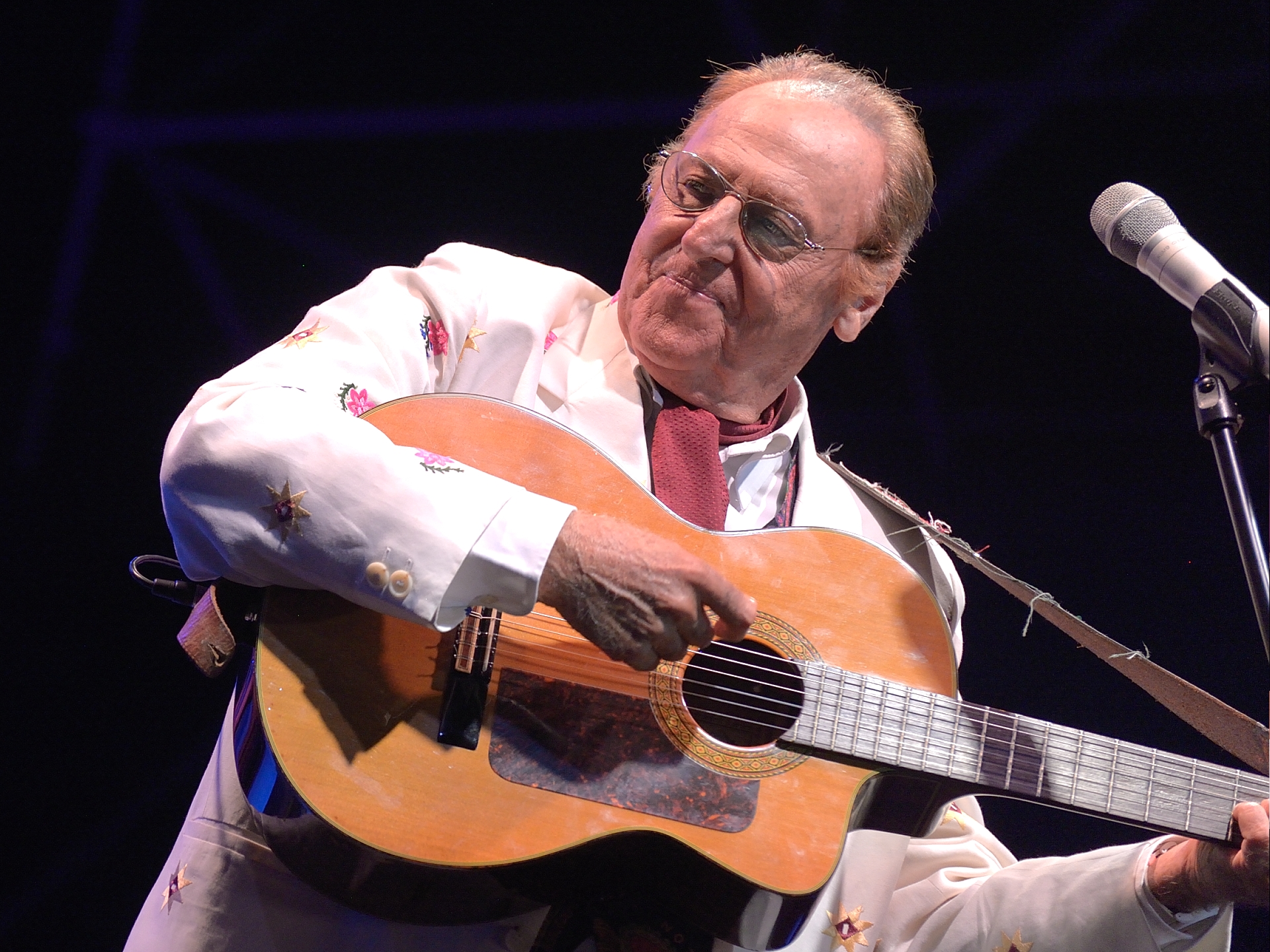 Una festa di fine estate diretta da Renzo Arbore a Villa Bertelli