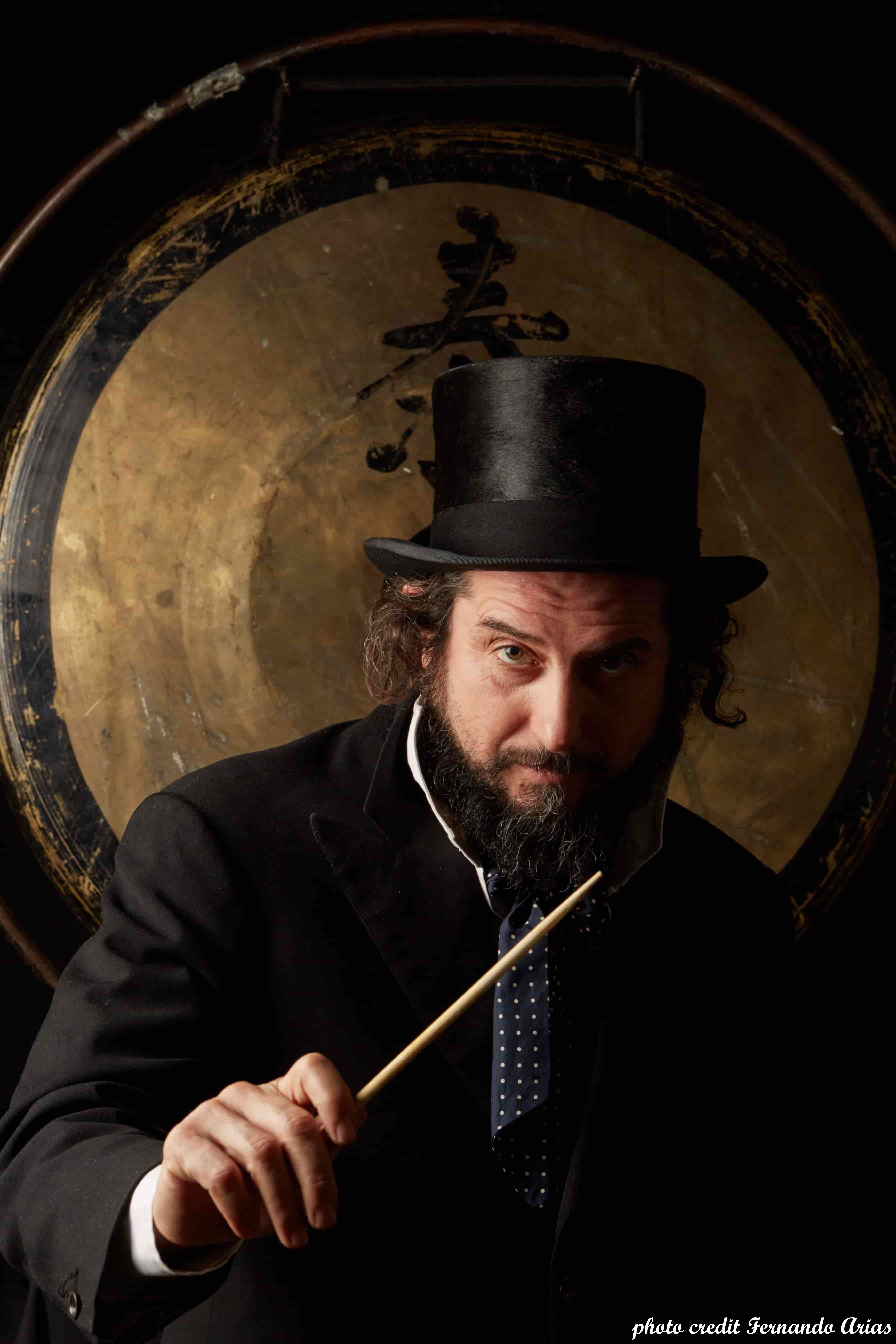 Vinicio Capossela in concerto con l’Orchestra Filarmonica Arturo Toscanini